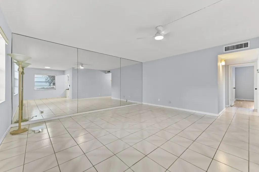 548 Capri L Delray Beach FL 33484