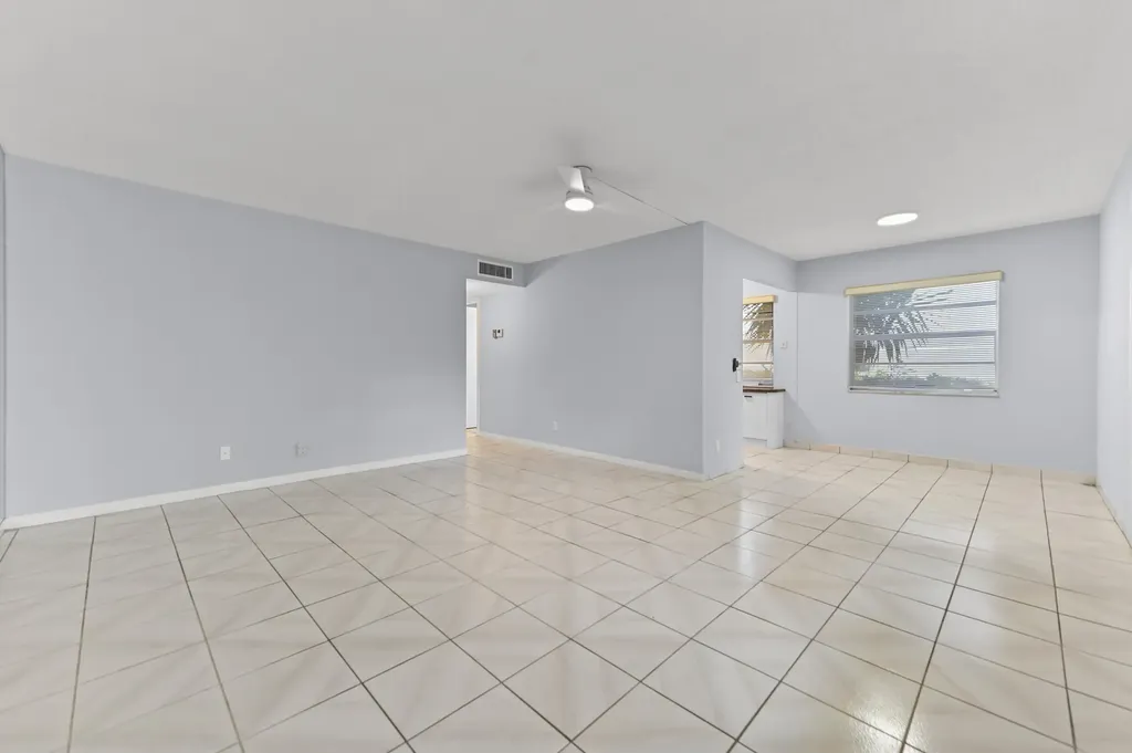 548 Capri L Delray Beach FL 33484