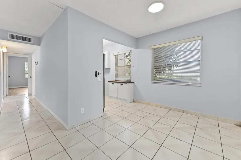 548 Capri L Delray Beach FL 33484