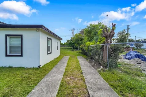 41 Williams Road West Park FL 33023