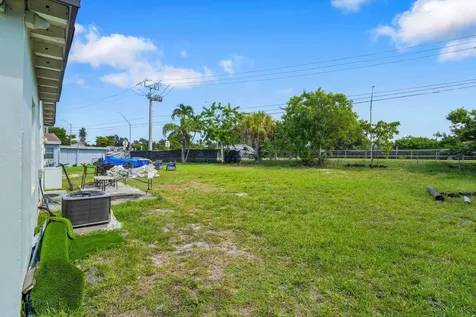 41 Williams Road West Park FL 33023