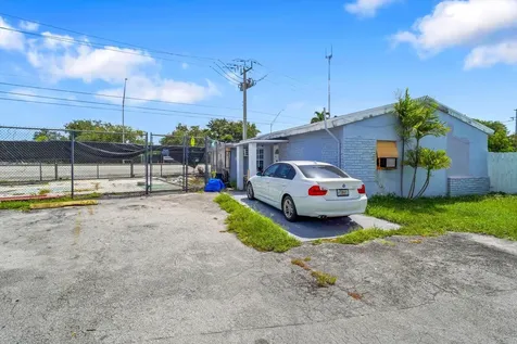 41 Williams Road West Park FL 33023