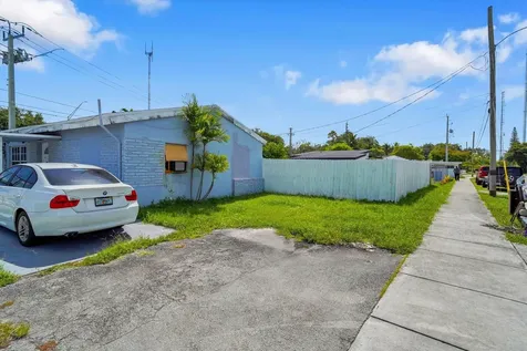 41 Williams Road West Park FL 33023