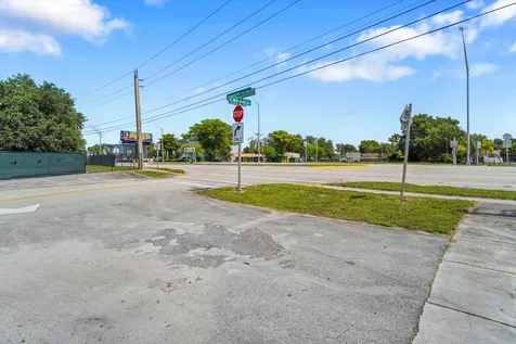 41 Williams Road West Park FL 33023
