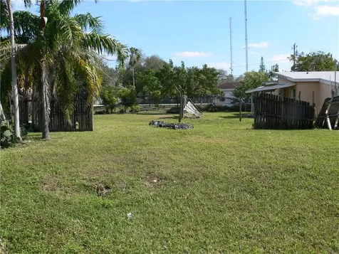 41 Williams Road West Park FL 33023