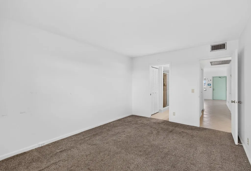 4039 Hythe C Boca Raton FL 33434