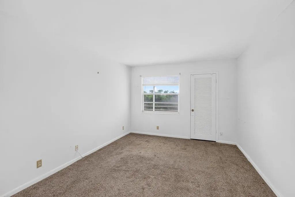 4039 Hythe C Boca Raton FL 33434
