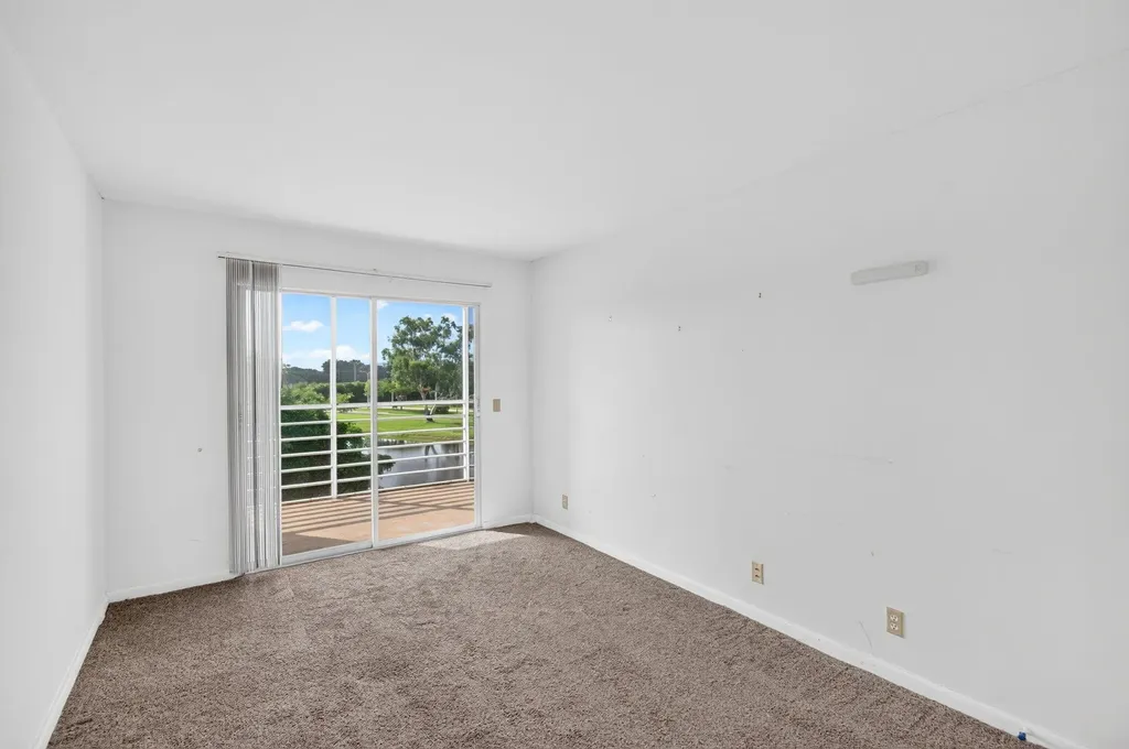 4039 Hythe C Boca Raton FL 33434