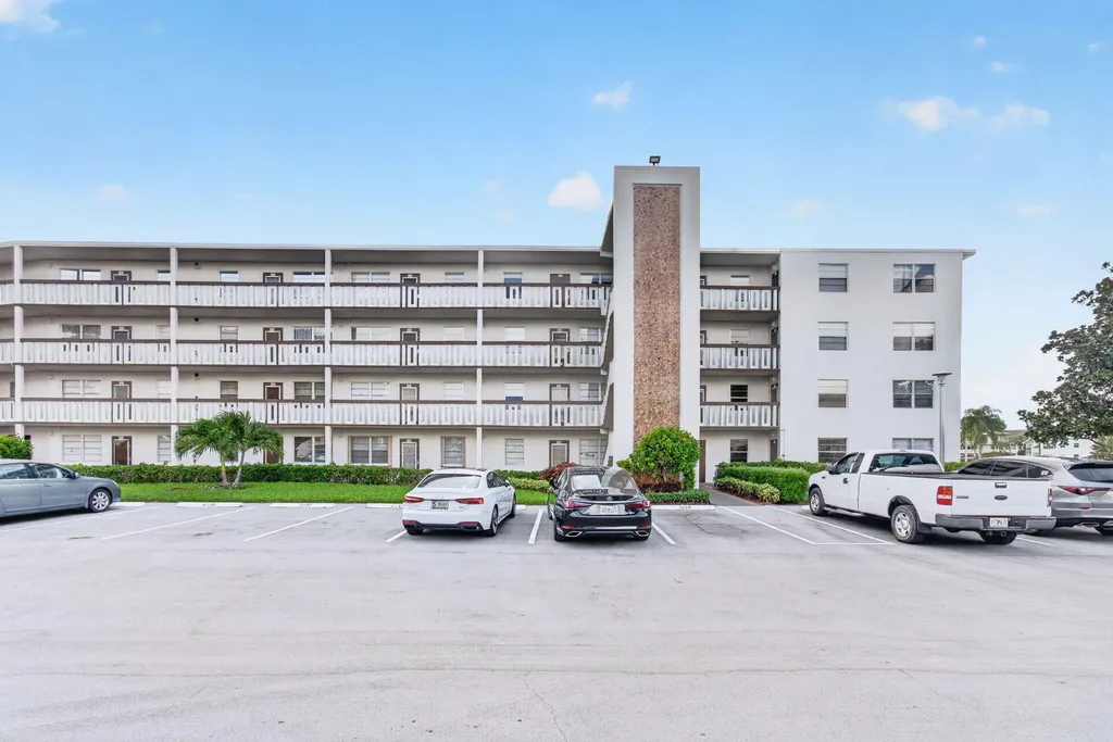 4039 Hythe C Boca Raton FL 33434