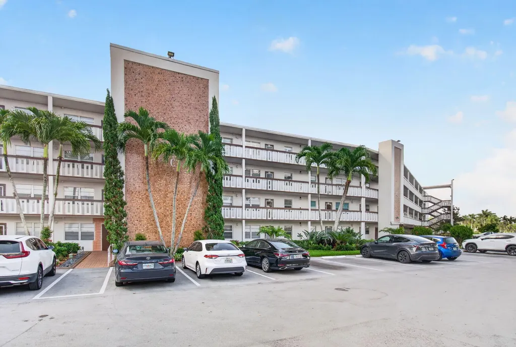 4039 Hythe C Boca Raton FL 33434