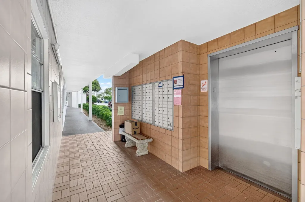 4039 Hythe C Boca Raton FL 33434