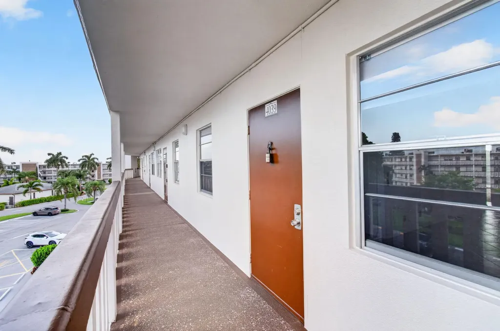 4039 Hythe C Boca Raton FL 33434