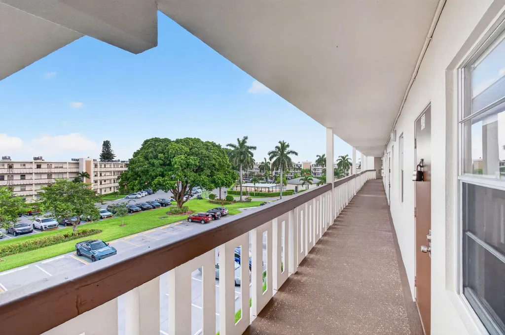 4039 Hythe C Boca Raton FL 33434