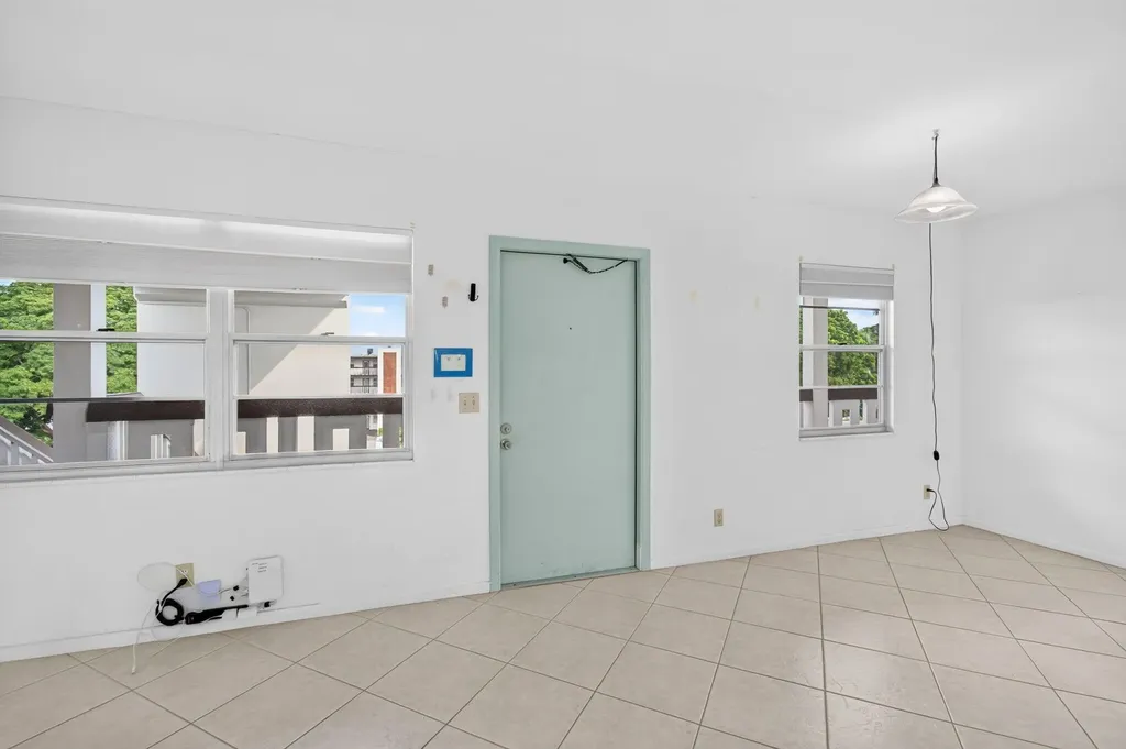 4039 Hythe C Boca Raton FL 33434
