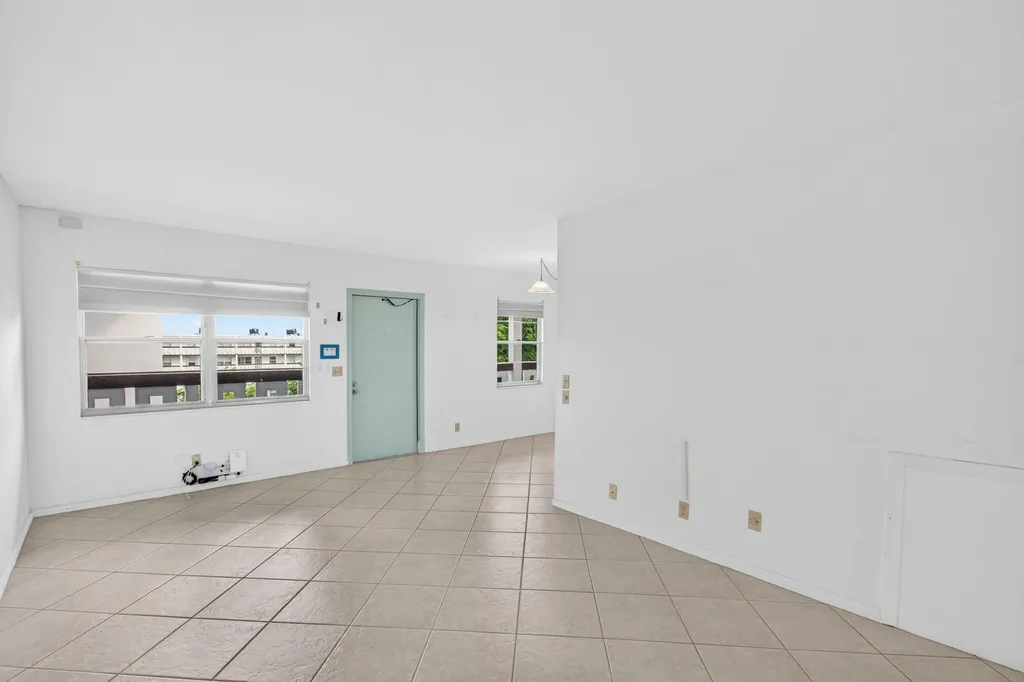 4039 Hythe C Boca Raton FL 33434