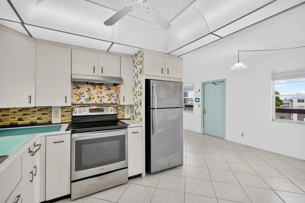 4039 Hythe C Boca Raton FL 33434
