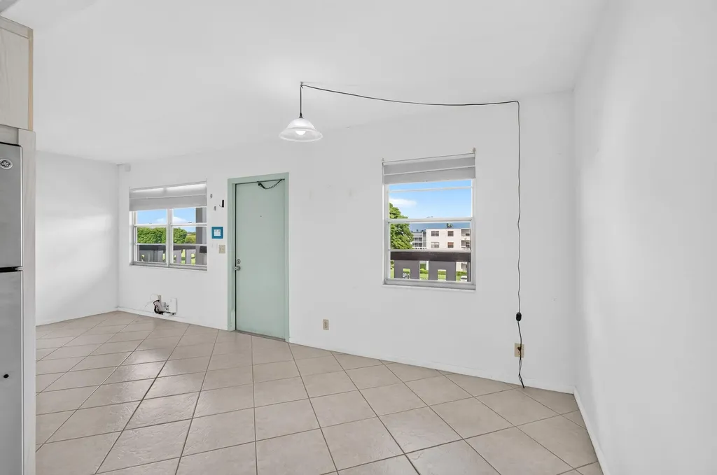 4039 Hythe C Boca Raton FL 33434