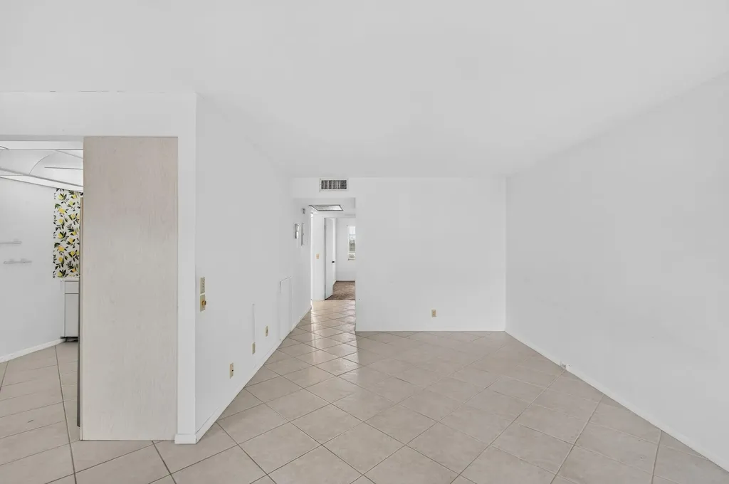 4039 Hythe C Boca Raton FL 33434