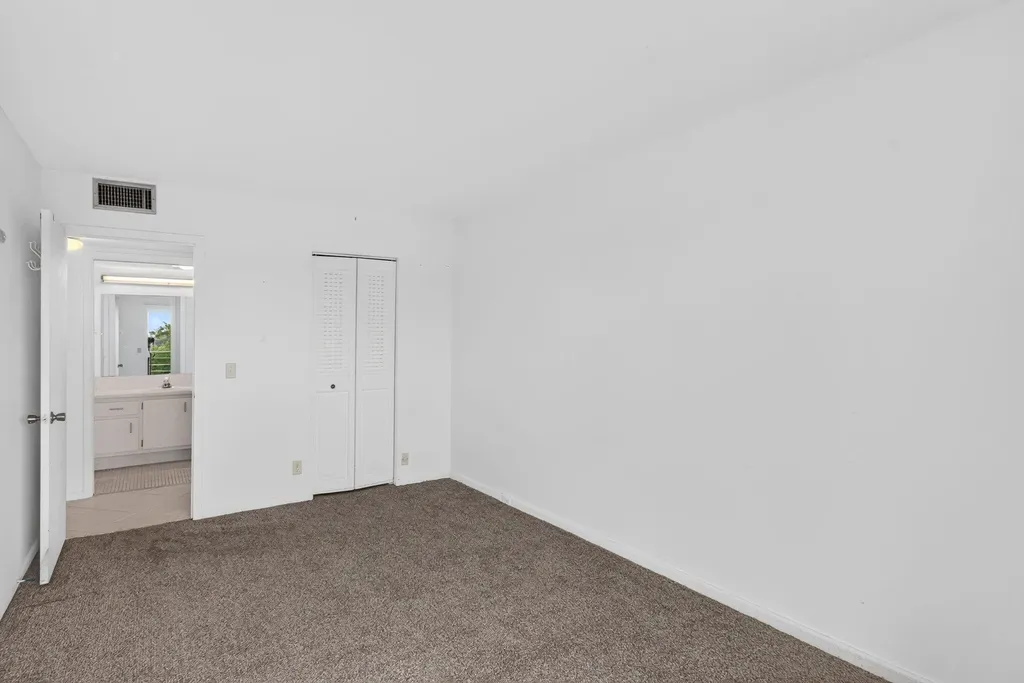 4039 Hythe C Boca Raton FL 33434