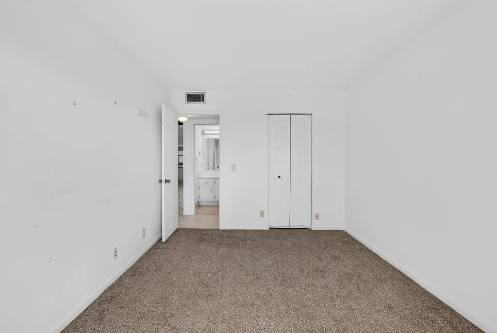 4039 Hythe C Boca Raton FL 33434