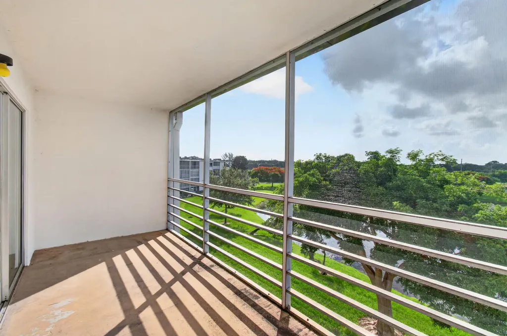 4039 Hythe C Boca Raton FL 33434