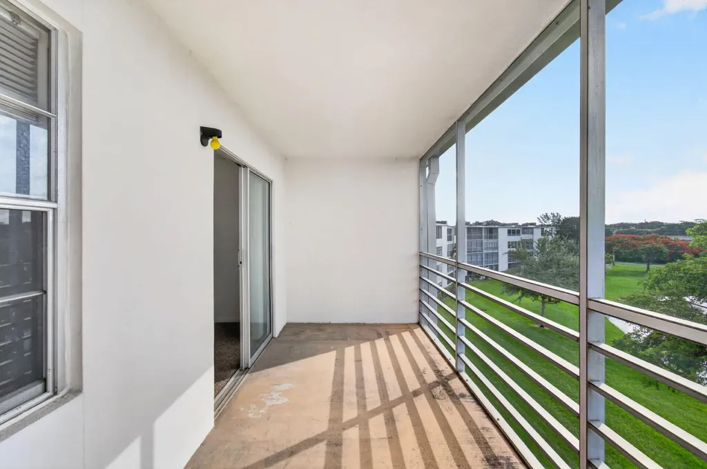 4039 Hythe C Boca Raton FL 33434