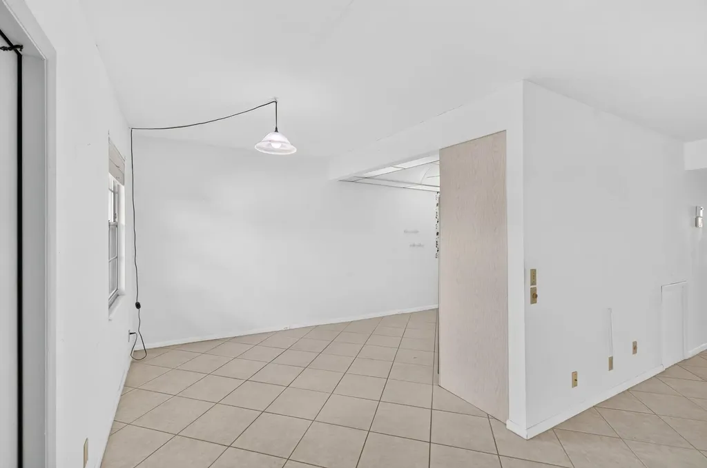 4039 Hythe C Boca Raton FL 33434