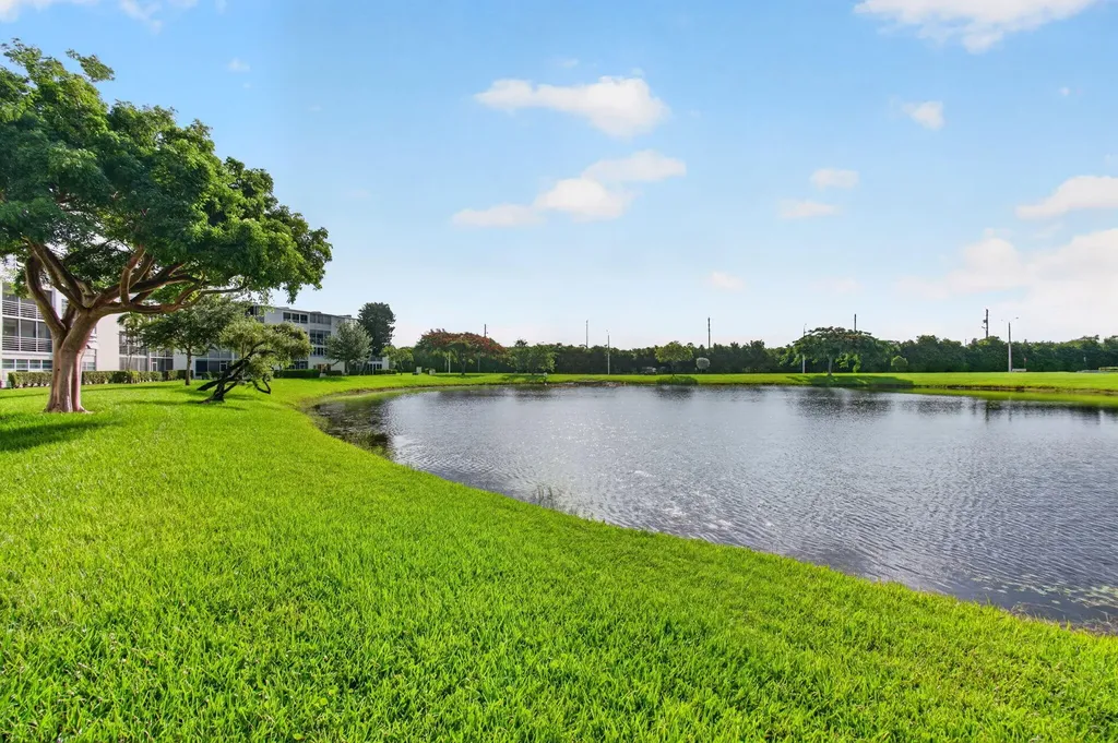 4039 Hythe C Boca Raton FL 33434