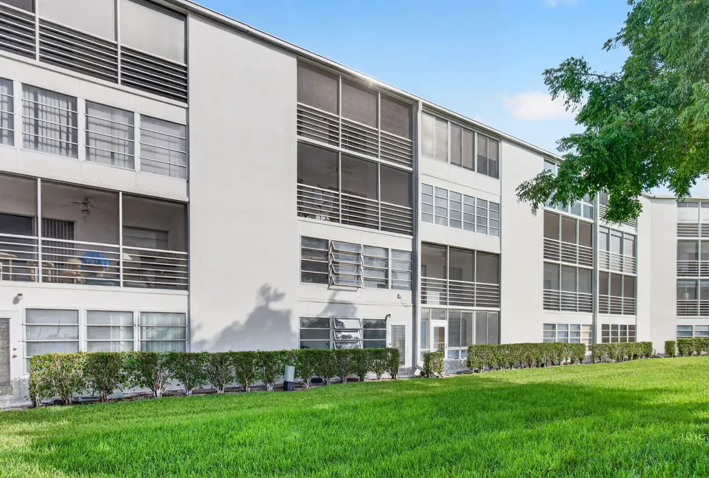 4039 Hythe C Boca Raton FL 33434