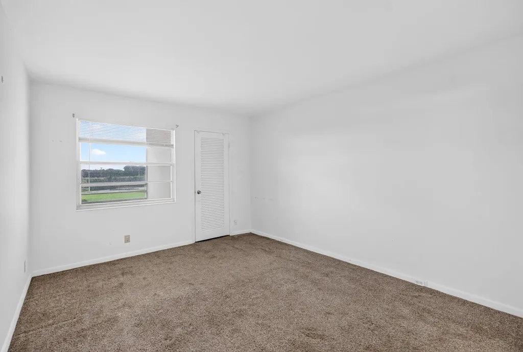4039 Hythe C Boca Raton FL 33434