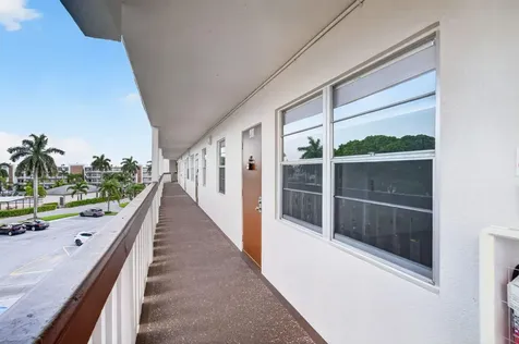 4039 Hythe C Boca Raton FL 33434
