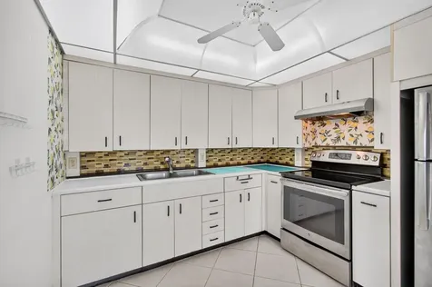 4039 Hythe C Boca Raton FL 33434