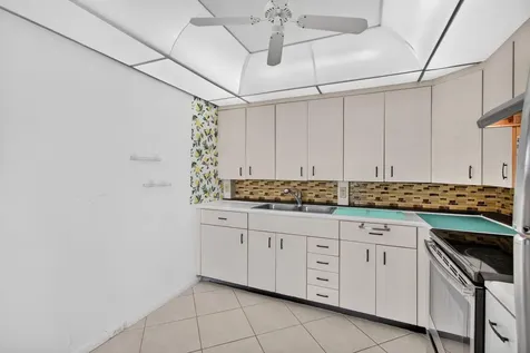 4039 Hythe C Boca Raton FL 33434