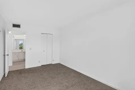 4039 Hythe C Boca Raton FL 33434