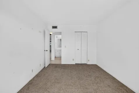 4039 Hythe C Boca Raton FL 33434