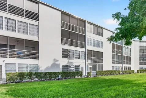 4039 Hythe C Boca Raton FL 33434