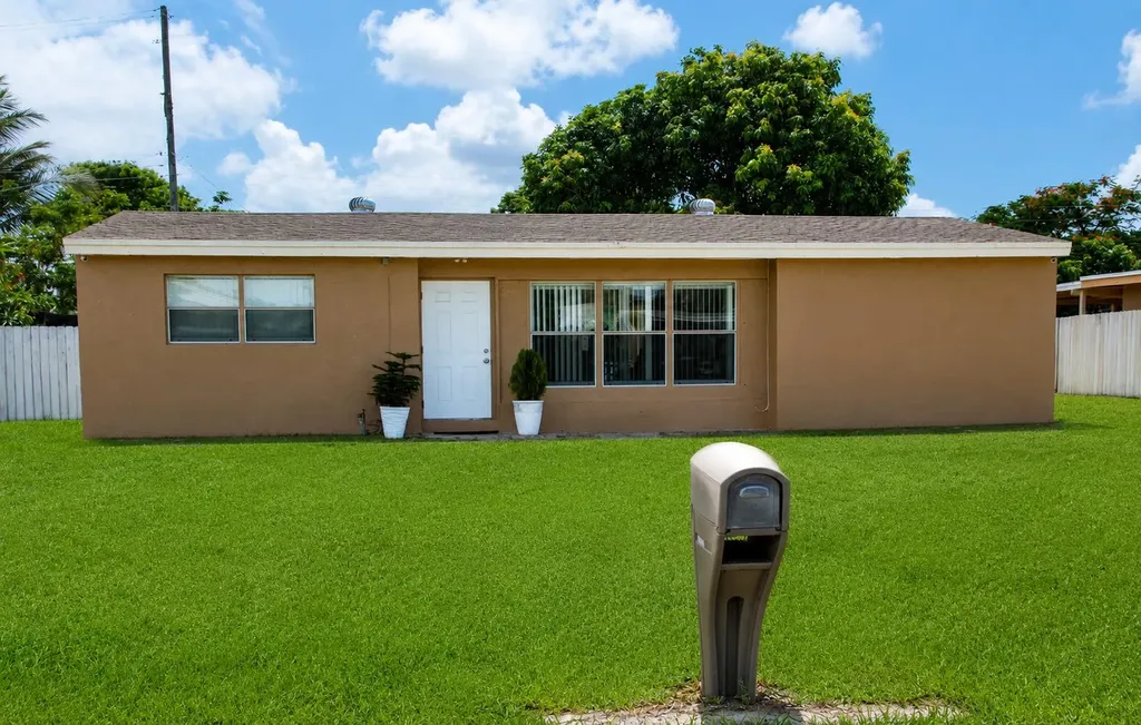 465 Waseca Drive Lake Worth FL 33462