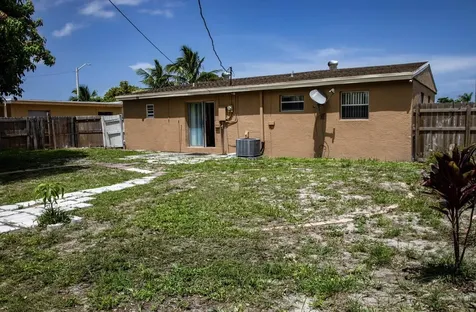 465 Waseca Drive Lake Worth FL 33462