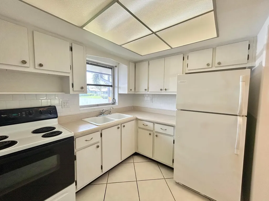 2885 Crosley Drive E West Palm Beach FL 33415