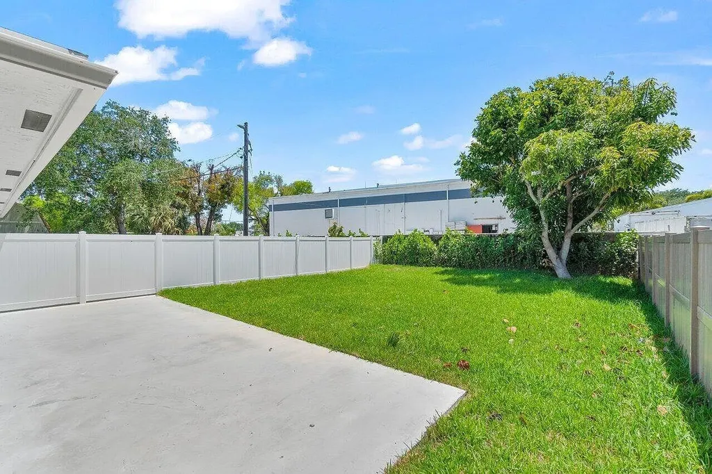 4498 NW 2nd Avenue Boca Raton FL 33431
