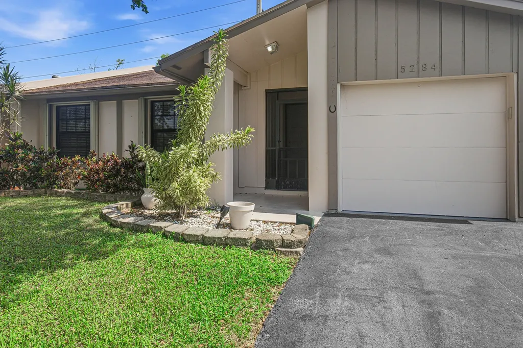 5284 Breadfruit Circle Delray Beach FL 33484