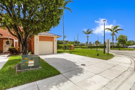 1216 NW 100th Avenue Pembroke Pines FL 33024