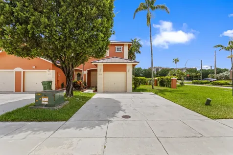 1216 NW 100th Avenue Pembroke Pines FL 33024