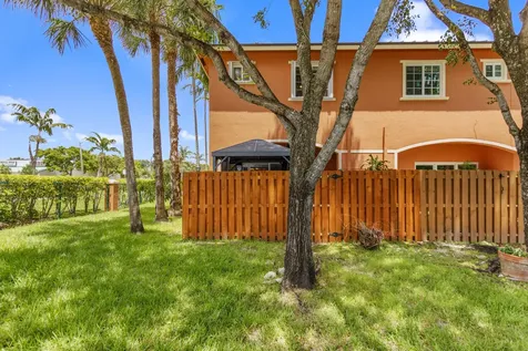 1216 NW 100th Avenue Pembroke Pines FL 33024