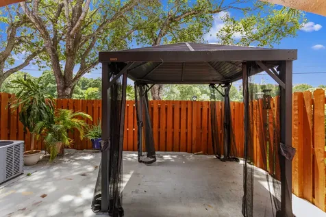 1216 NW 100th Avenue Pembroke Pines FL 33024