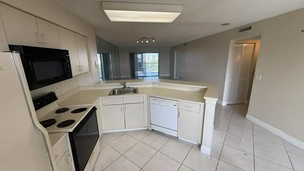 2334 S Cypress Bend Drive Pompano Beach FL 33069