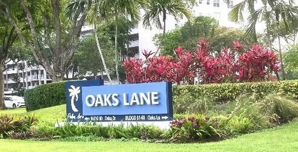 565 Oaks Lane Pompano Beach FL 33069