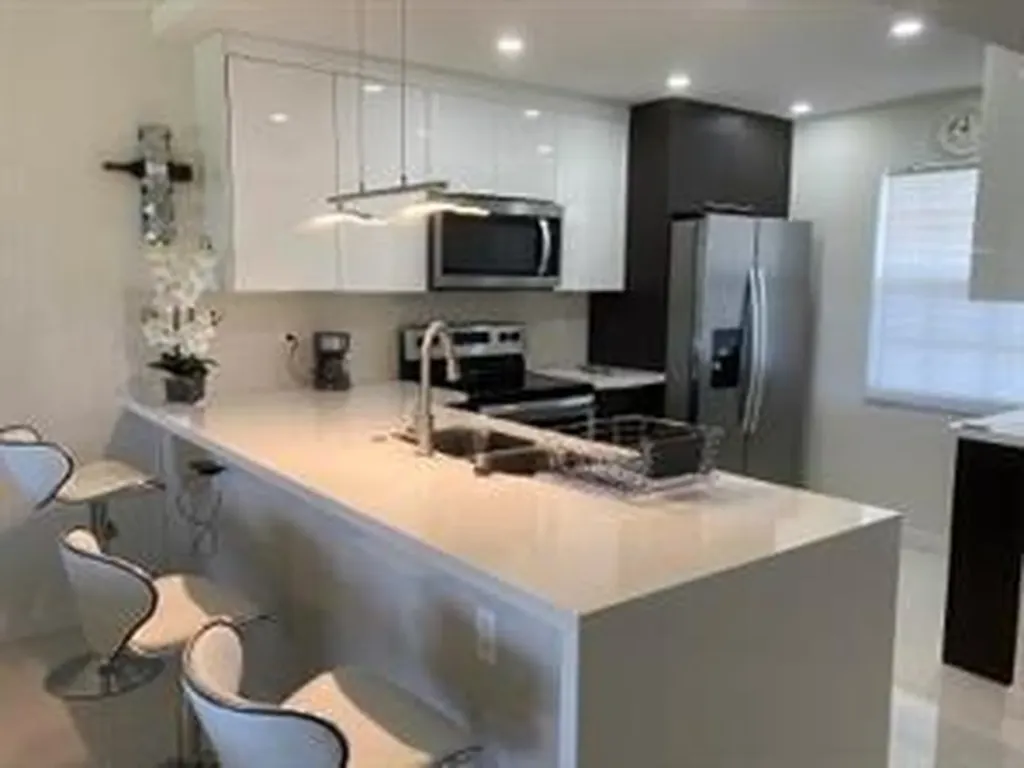 565 Oaks Lane Pompano Beach FL 33069