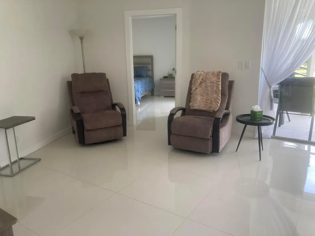 565 Oaks Lane Pompano Beach FL 33069
