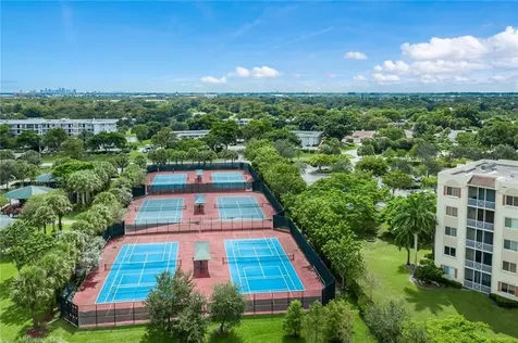 565 Oaks Lane Pompano Beach FL 33069